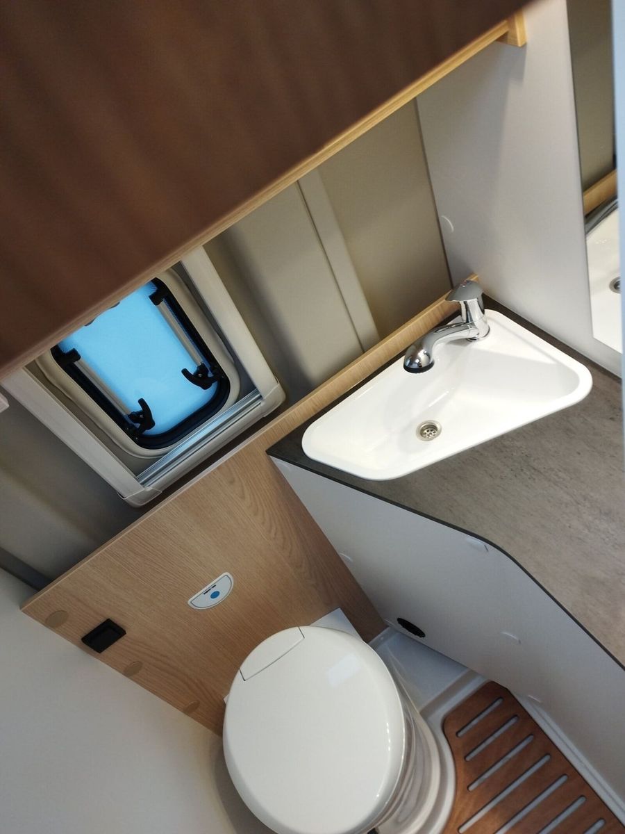 Fahrzeugabbildung Sunlight Adventure Cliff 600 Automatik, Dörr Edition, LTE