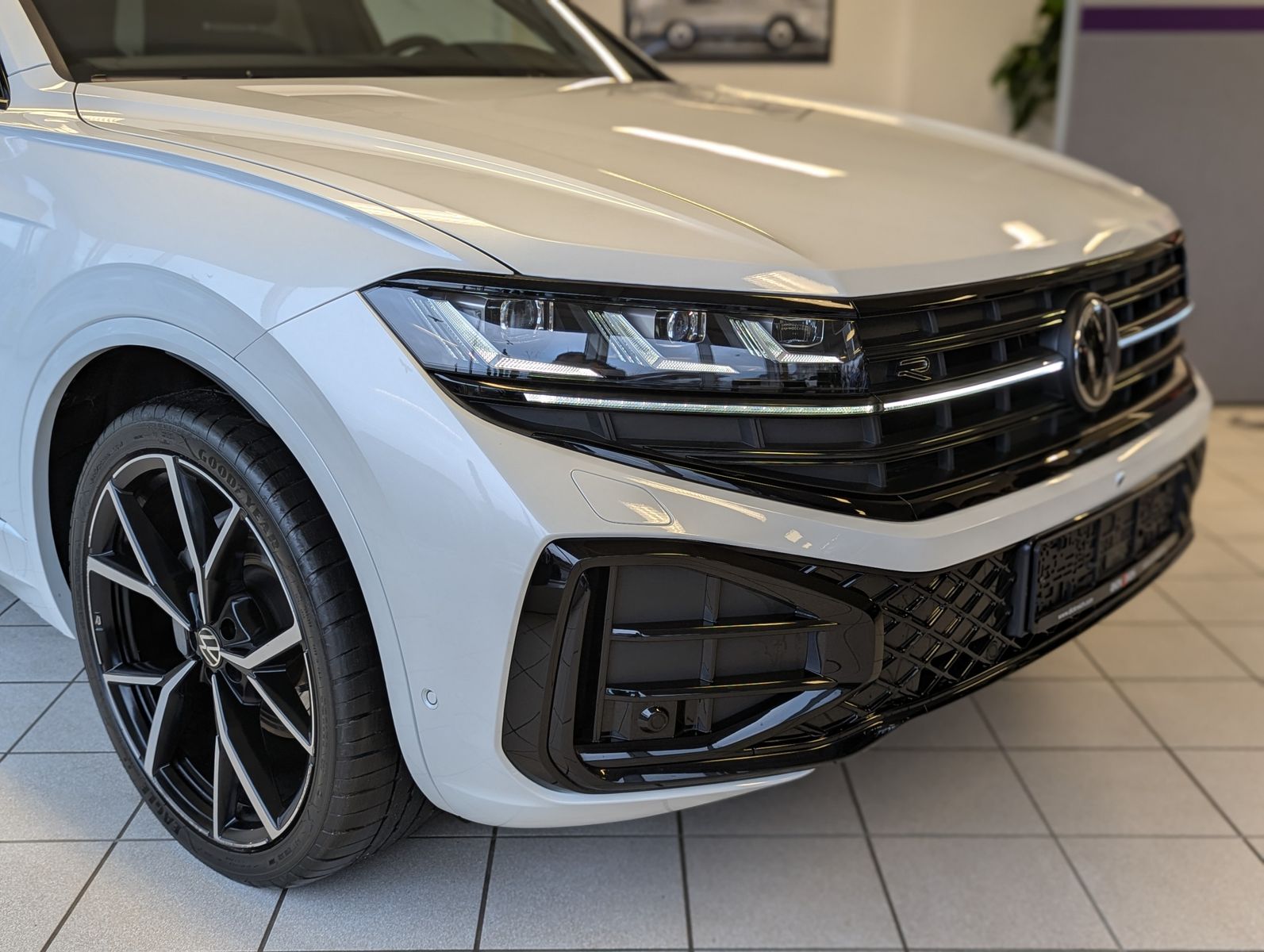 Fahrzeugabbildung Volkswagen Touareg 3.0TDI 4M R-Line VOLL Black 22" UPE 114T