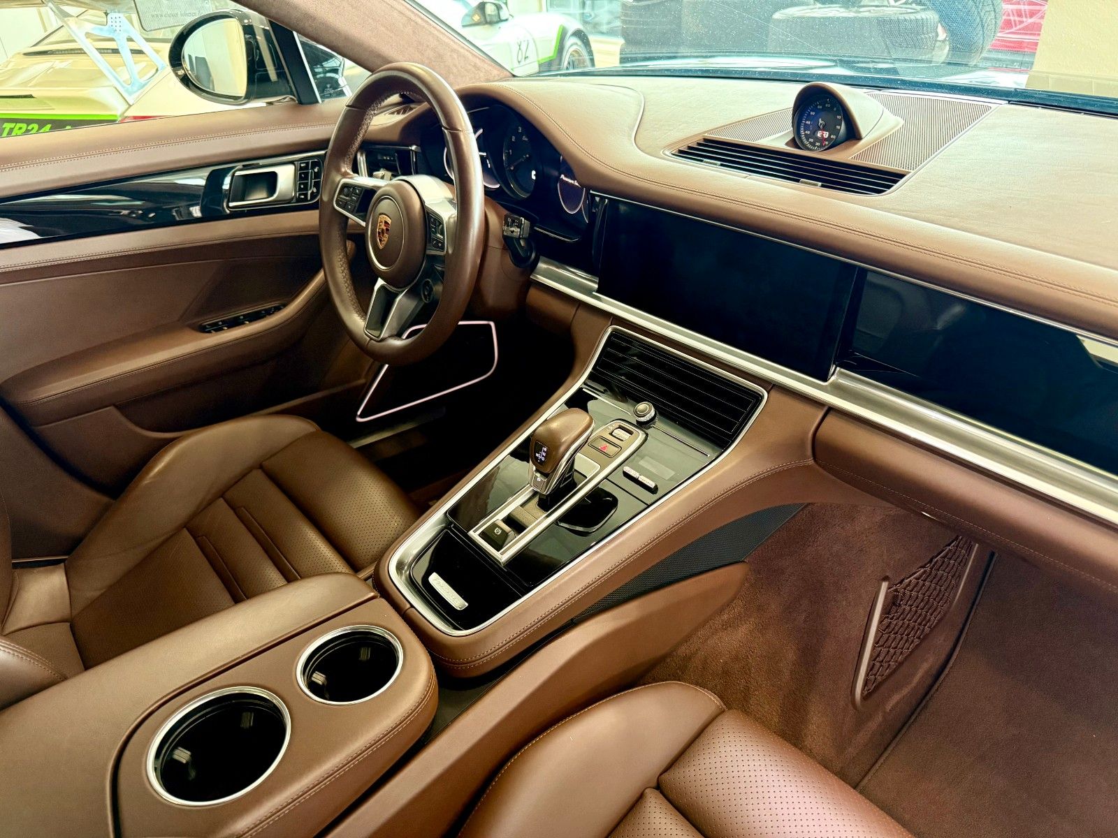 Fahrzeugabbildung Porsche Panamera Turbo PCCB/Panorama/SportDesign/ACC/DAB