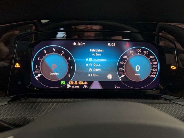 Golf VIII R-Line 1.5 eTSI DSG