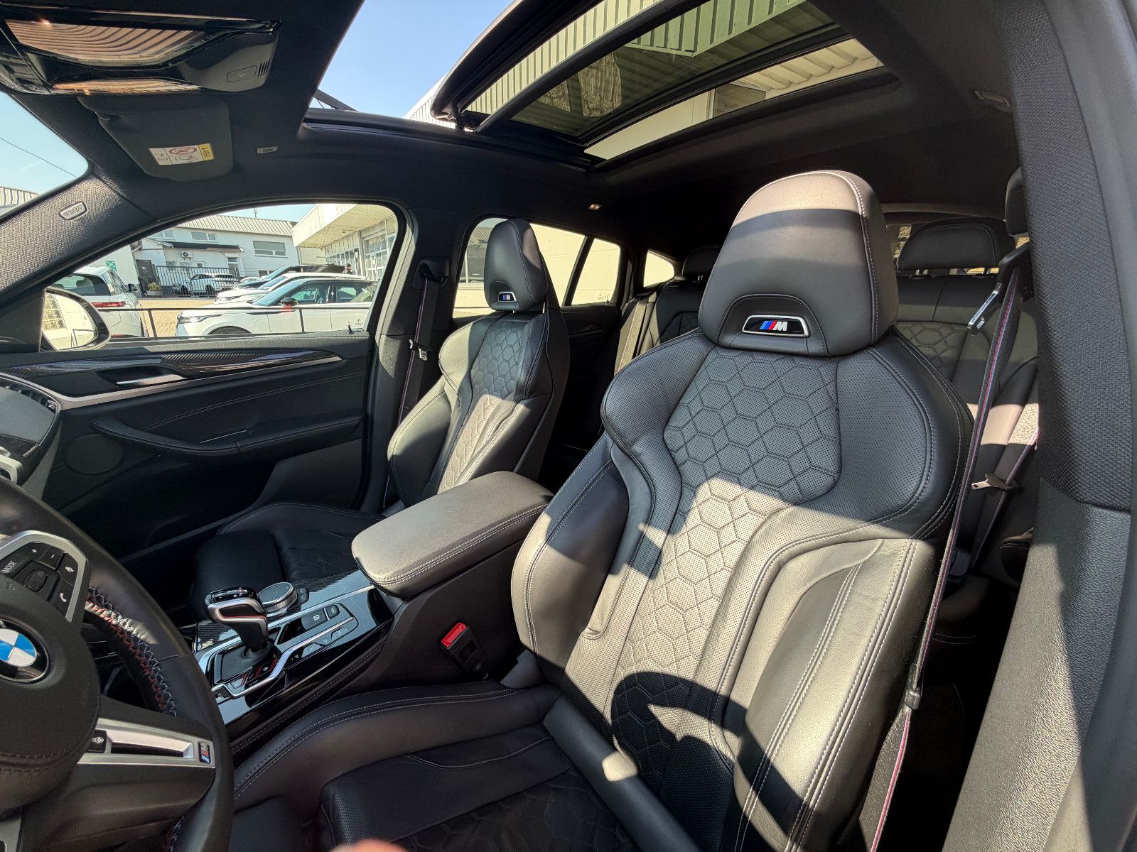 Fahrzeugabbildung BMW X4 M Competition/HUD/HARMAN-KARDON/S-DACH/AMBIEN