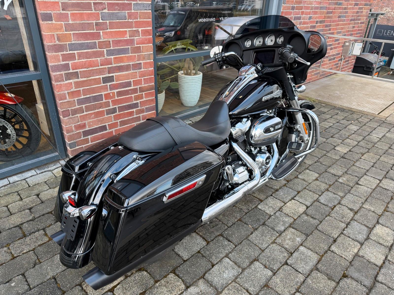 Harley-Davidson Touring FLHXS Street Glide 107
