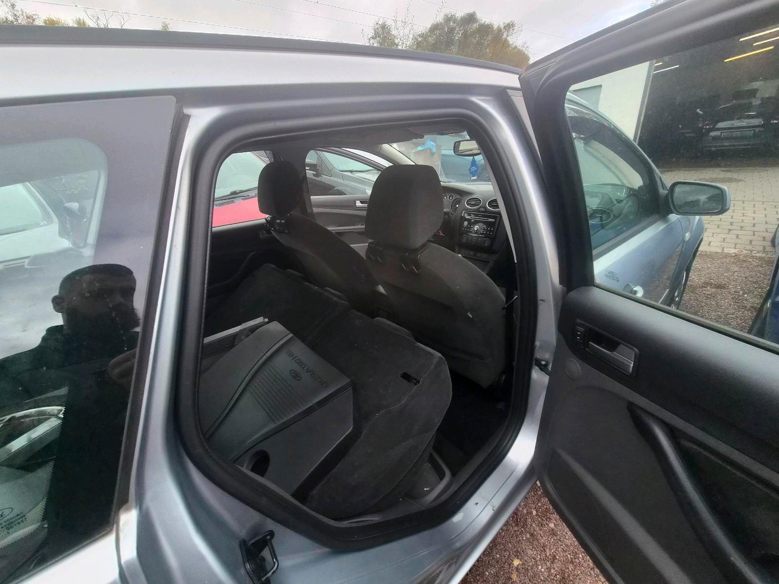 Ford Focus 2008 — photo 12