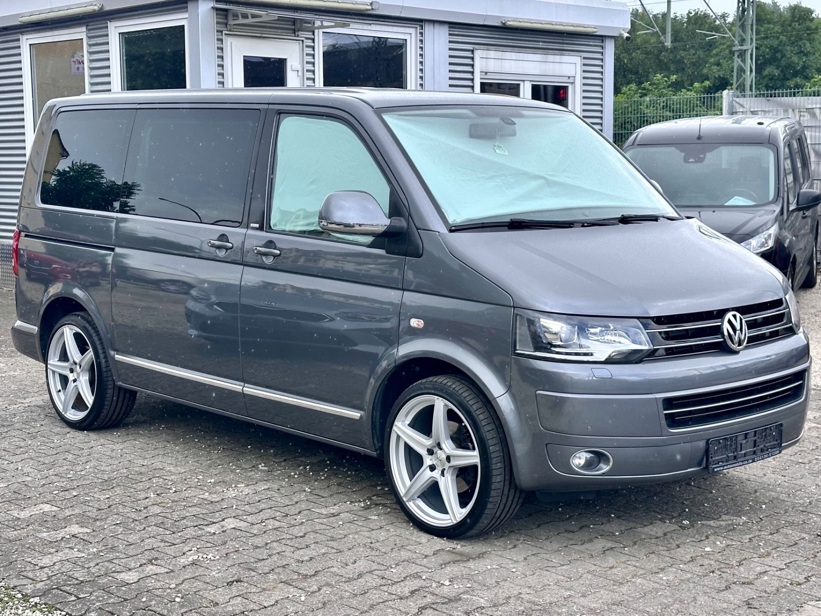 Fahrzeugabbildung Volkswagen T5 MULTIVAN CUP*MOD.2015+AUTOM+7SITZER+20LM