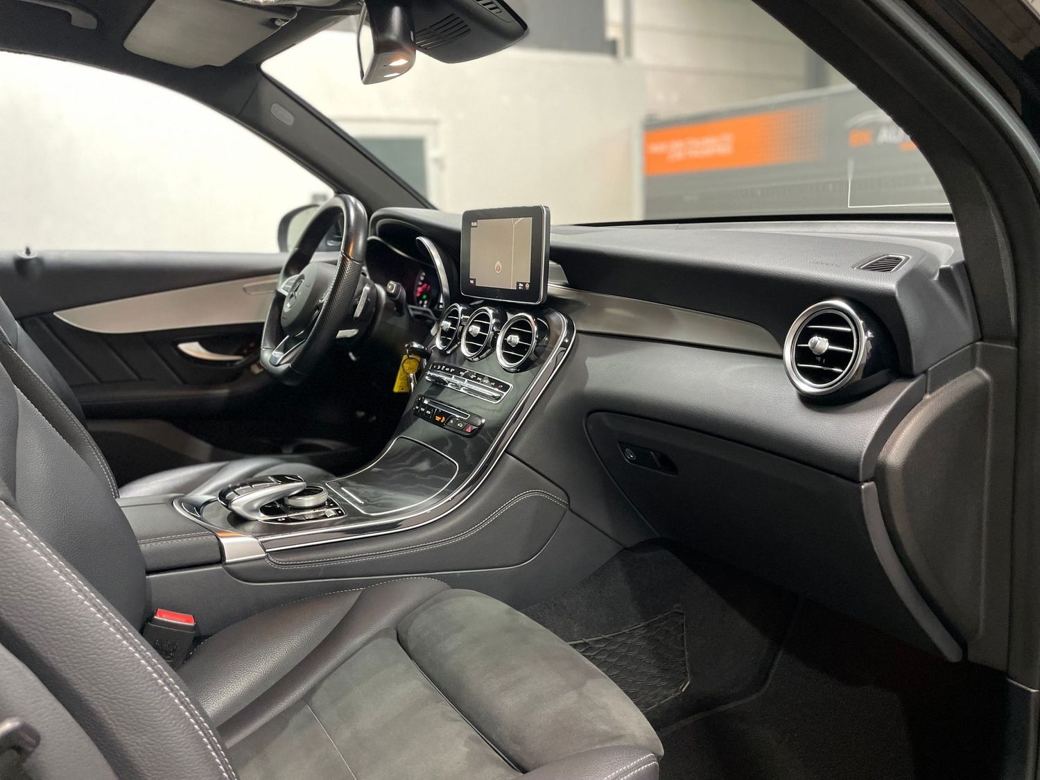 Fahrzeugabbildung Mercedes-Benz GLC 220 d 4M AMG #Distr.#Kamera#LED#Alcantara