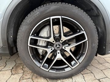 Fahrzeugabbildung Mercedes-Benz GLC 300 Coupe 4Matic AMG AHK RFK SHZ Night uvm