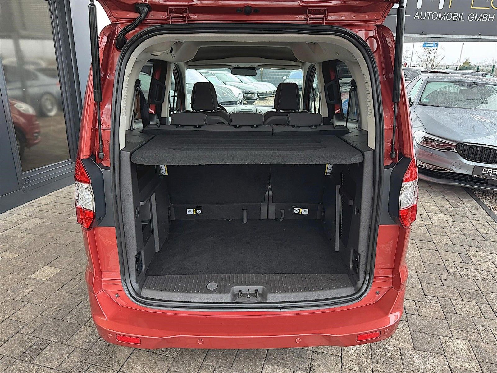 Fahrzeugabbildung Ford Tourneo Courier Titanium *Tempomat*Sitzheizung*