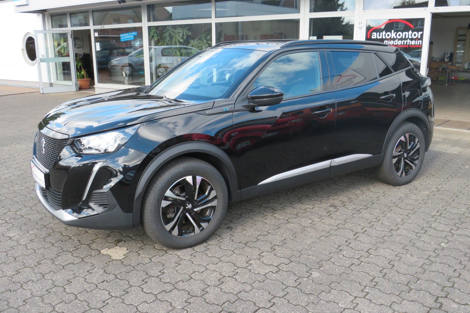 Fahrzeugabbildung Peugeot 2008 e- Allure Pack NAVI KAMERA ACC PDC SITZH 1H