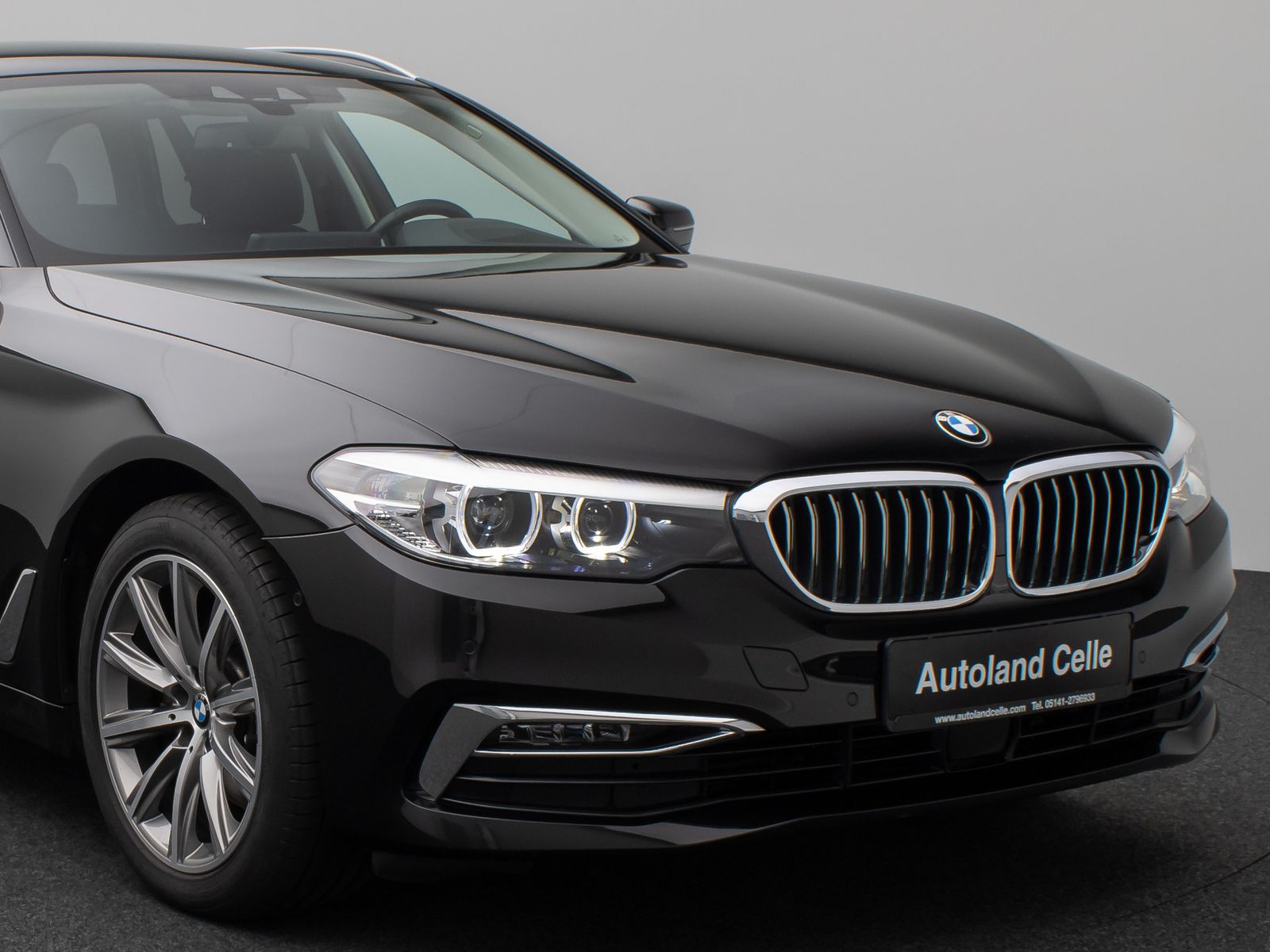 Fahrzeugabbildung BMW 520d Luxury Line Kamera HUD H/K Massage DisplKey