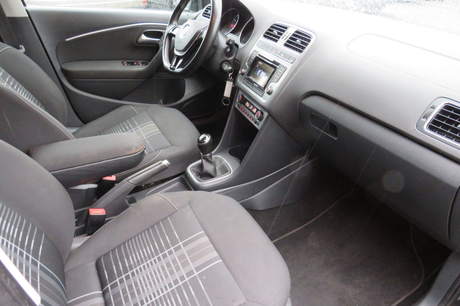 Fahrzeugabbildung Volkswagen Polo V Lounge 4T PDC GJ AHK CLIMATRONIC