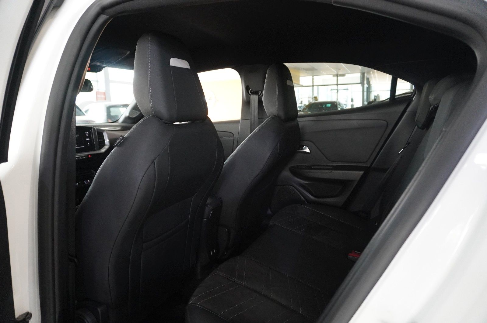 Fahrzeugabbildung Opel Mokka 1.2T ULTIMATE NAVI/LED/KAMERA/SPORT/SH/DAB