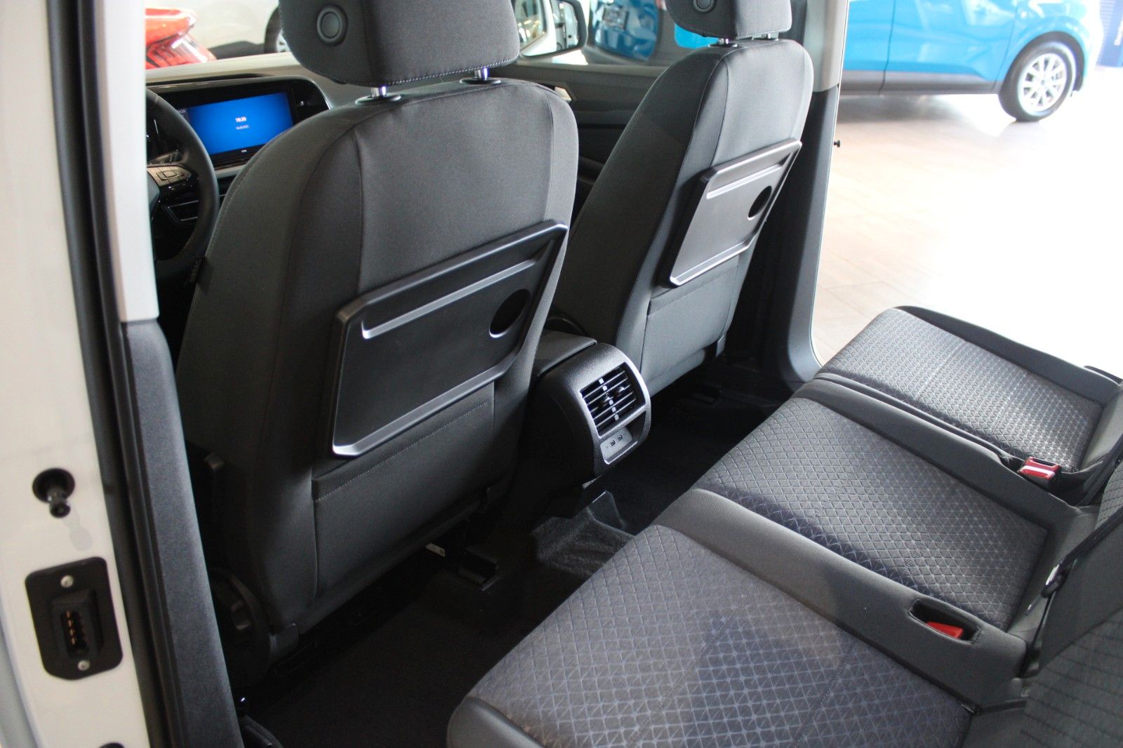 Fahrzeugabbildung Ford Tourneo Connect PHEV Titanium LED IAAC WinterP.