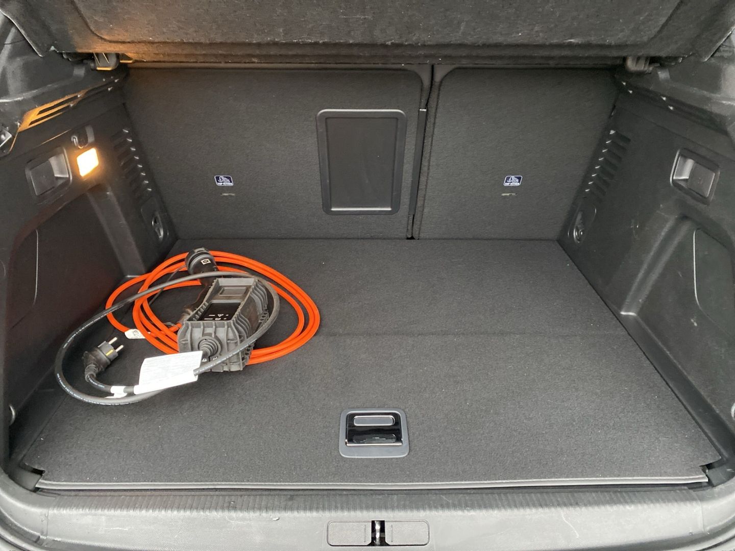 Fahrzeugabbildung Peugeot 3008 Hybrid 225 Allure Pack 1.6 Plug-In EU6d *NA