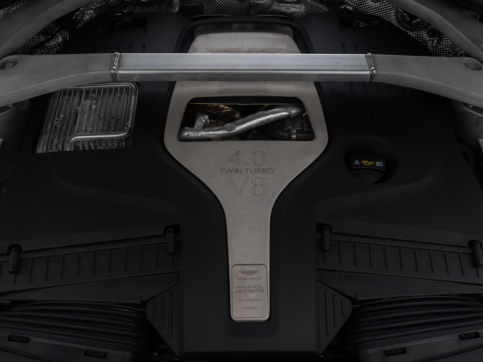 Fahrzeugabbildung Aston Martin DBX 4.0 V8 Individual Carbon Elegance Mega-Voll
