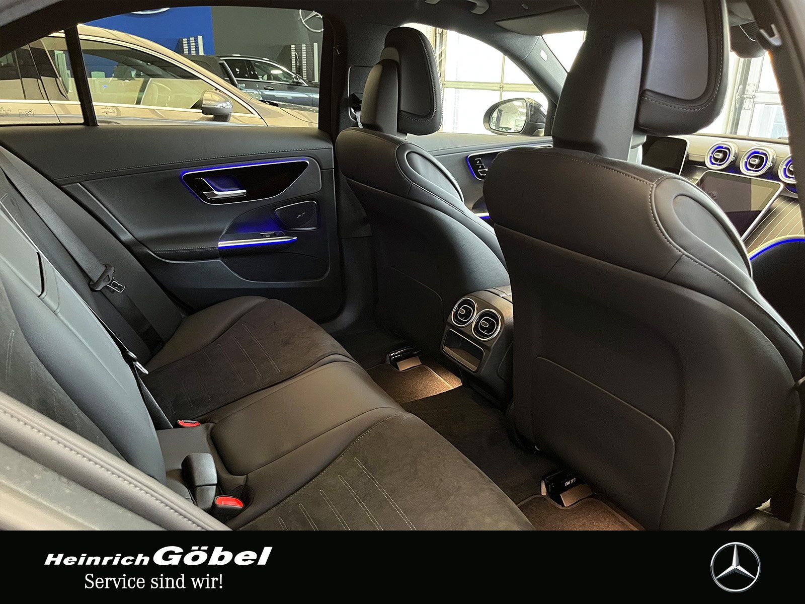 Fahrzeugabbildung Mercedes-Benz C 220 d AMG+DIGITAL.L+AHK+NIGHT+360°+MEMORY+SMI