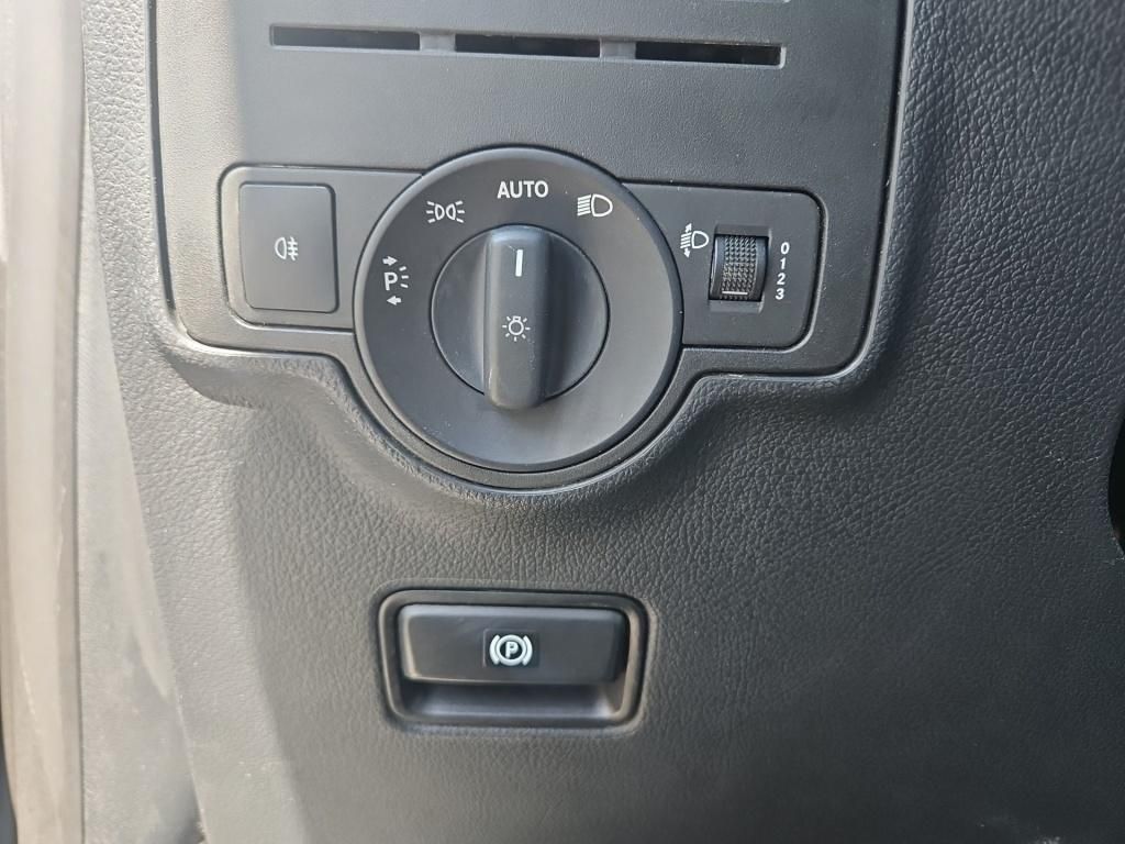 Fahrzeugabbildung Mercedes-Benz Vito 110 Kasten extralang 2 Sitze RFK Klima Holz