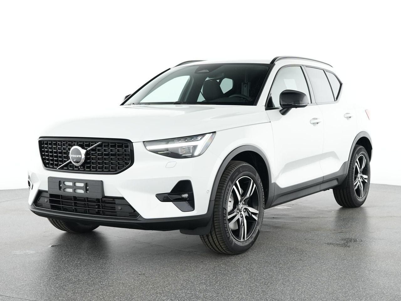 Fahrzeugabbildung Volvo XC40 Plus Dark 2WD