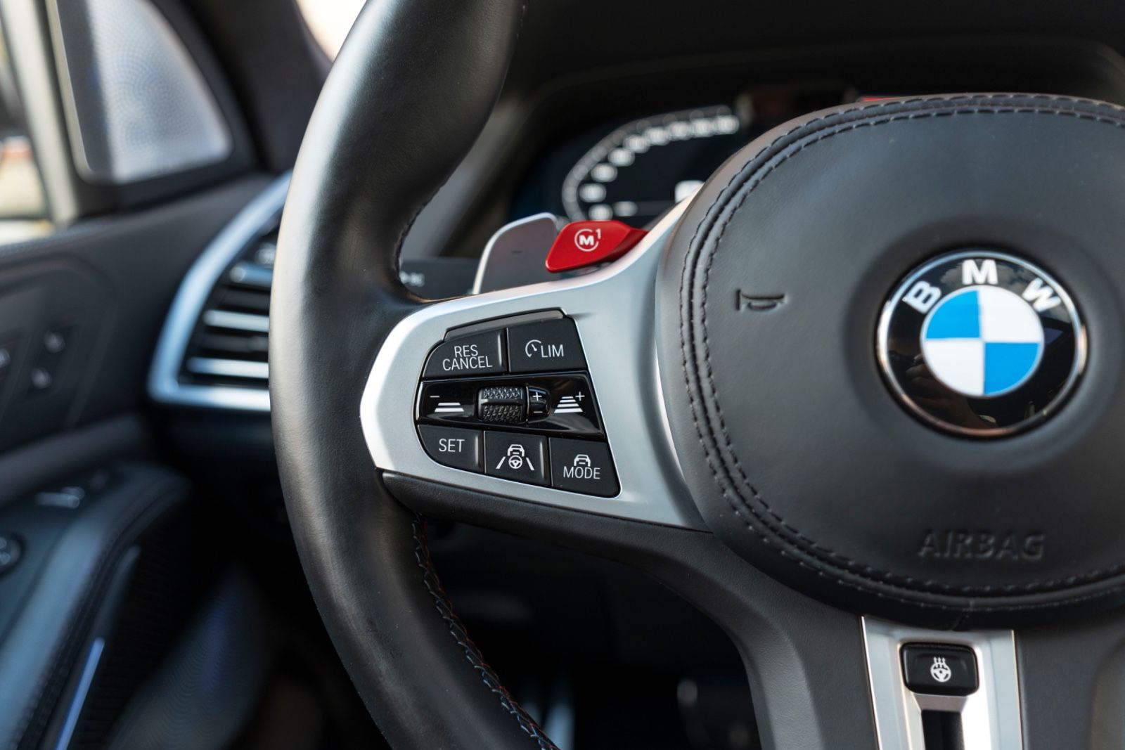 Fahrzeugabbildung BMW X5 M Competition B&W HUD 360 MASSAGE CARPLAY ACC