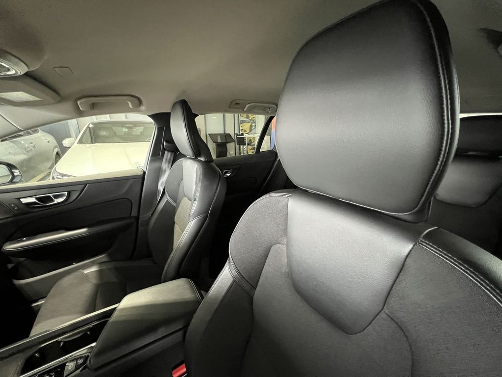 Volvo V60 B3 Momentum Pro BLIS Kamera LED WinterPro