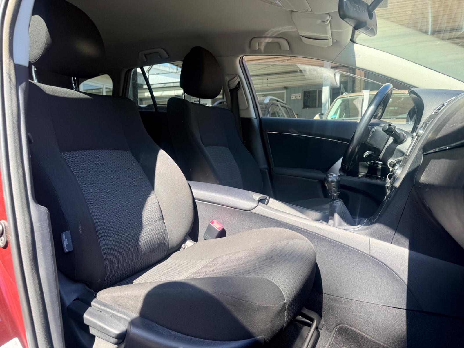 Toyota Avensis 2014 — photo 29