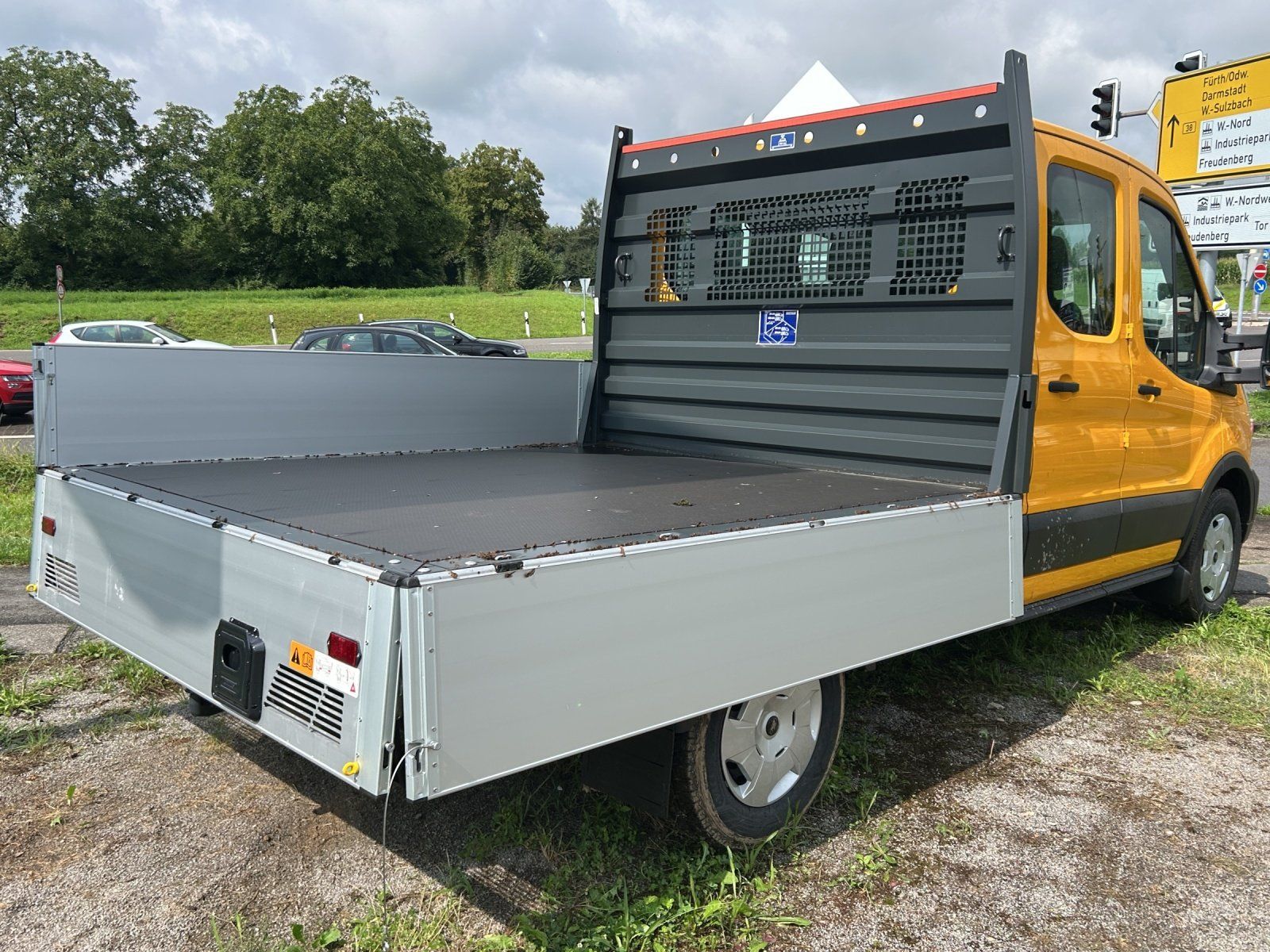 Fahrzeugabbildung Ford Transit DOKA Pritsche 350L2 Sonderfarbe GJR Tach