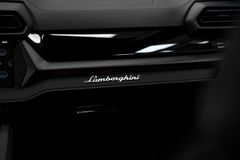 Urus 4.0 V8 PHEV SE 2025 BLACK CARBON PANO