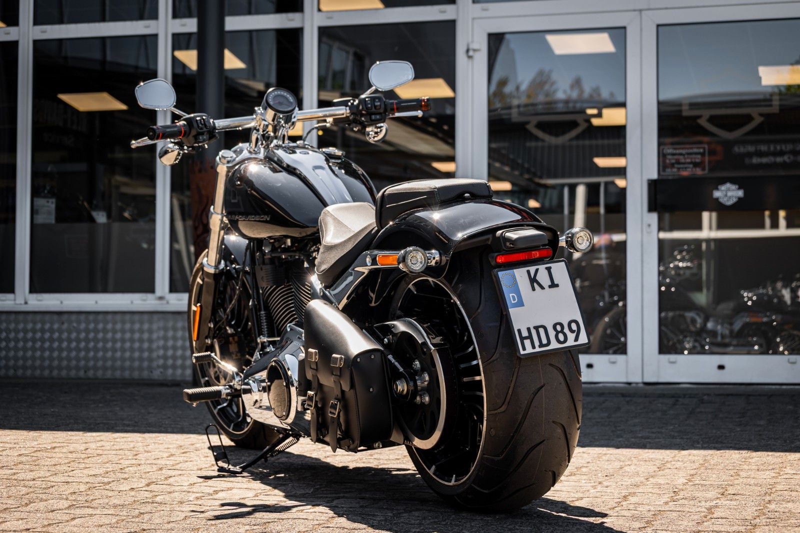 Fahrzeugabbildung Harley-Davidson BREAKOUT FXBR 117 ci - Jekill & Hyde