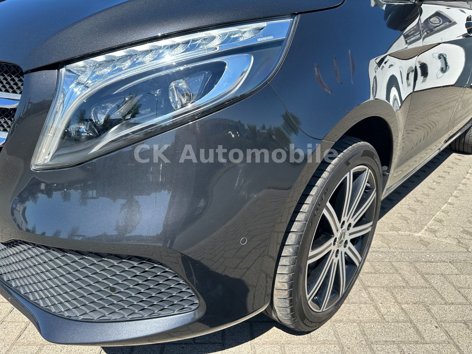 Fahrzeugabbildung Mercedes-Benz V250d AVANTGARDE EDITION 4MATIC lang/7 Sitze