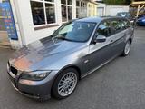 BMW 320i Touring "Sport" -NAVI-XENON-AHK-PANO - BMW 320 aus 2011: Kombi