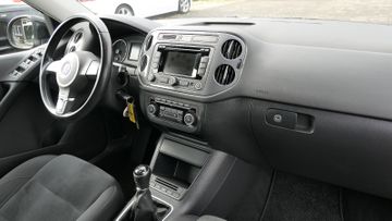 Volkswagen Tiguan - 11
