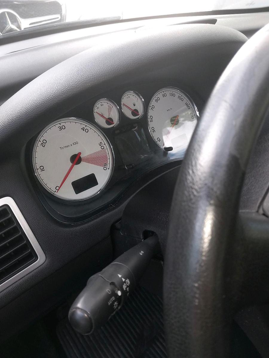 Peugeot 307 2008 — photo 8