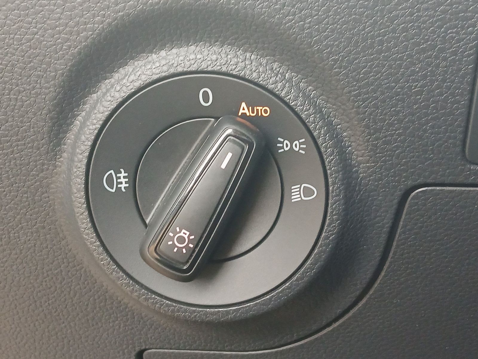Fahrzeugabbildung SEAT Ibiza TSI Style LED Climatronic AID GRA PDC SH L