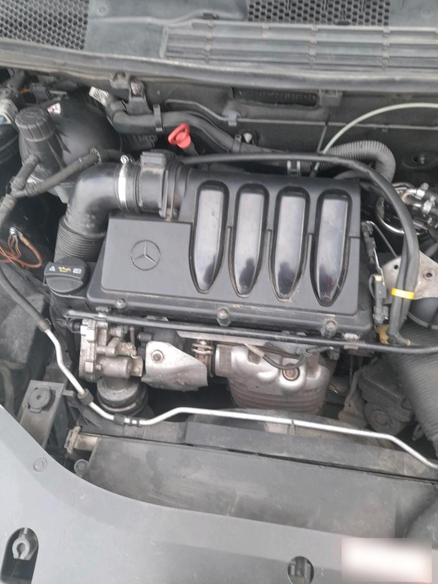 Mercedes-Benz B180 2011 — photo 9
