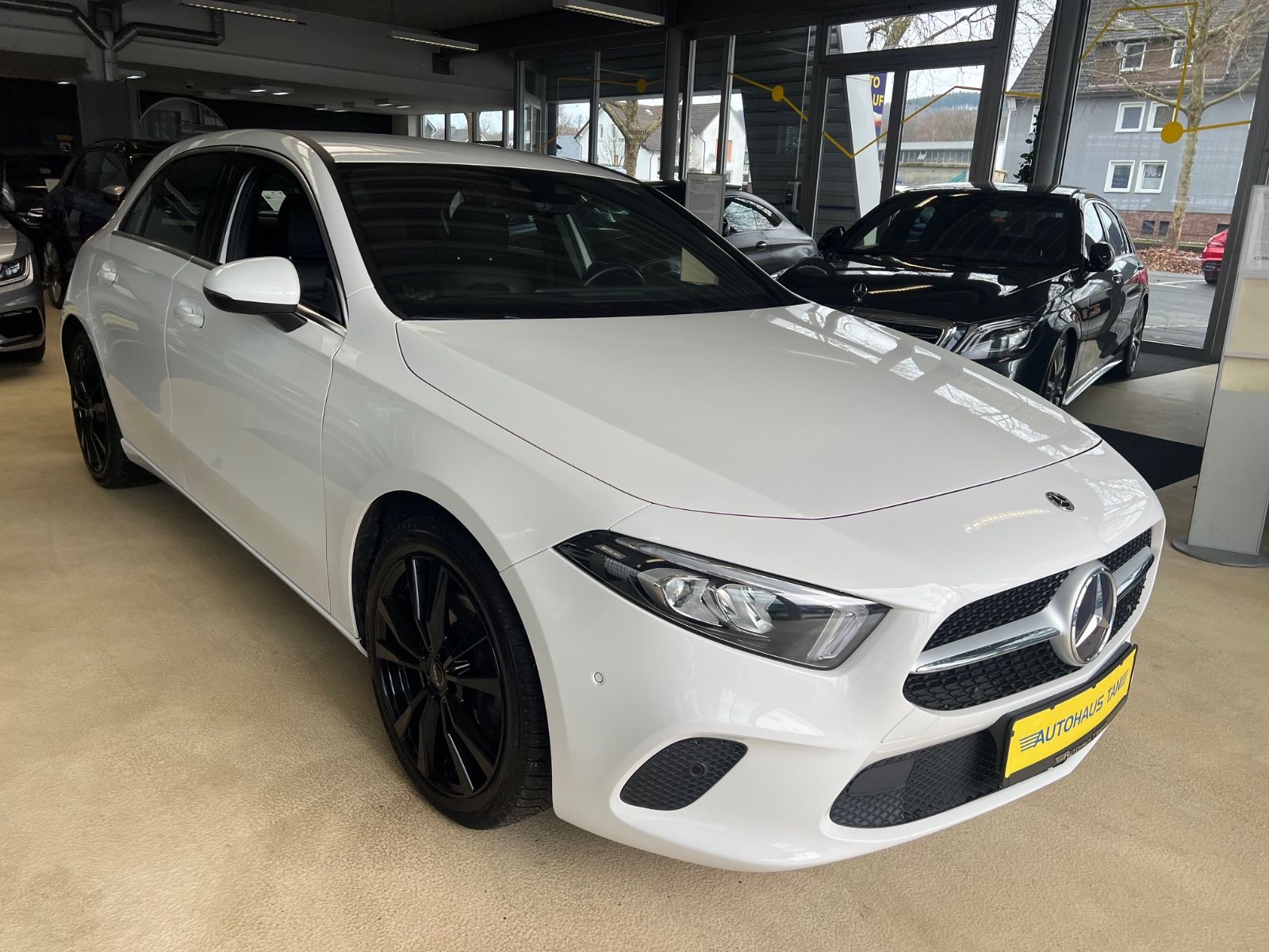 Fahrzeugabbildung Mercedes-Benz A 200 *AMBIENTE*WIDESCREEN*KAMERA*CARBON*LED*