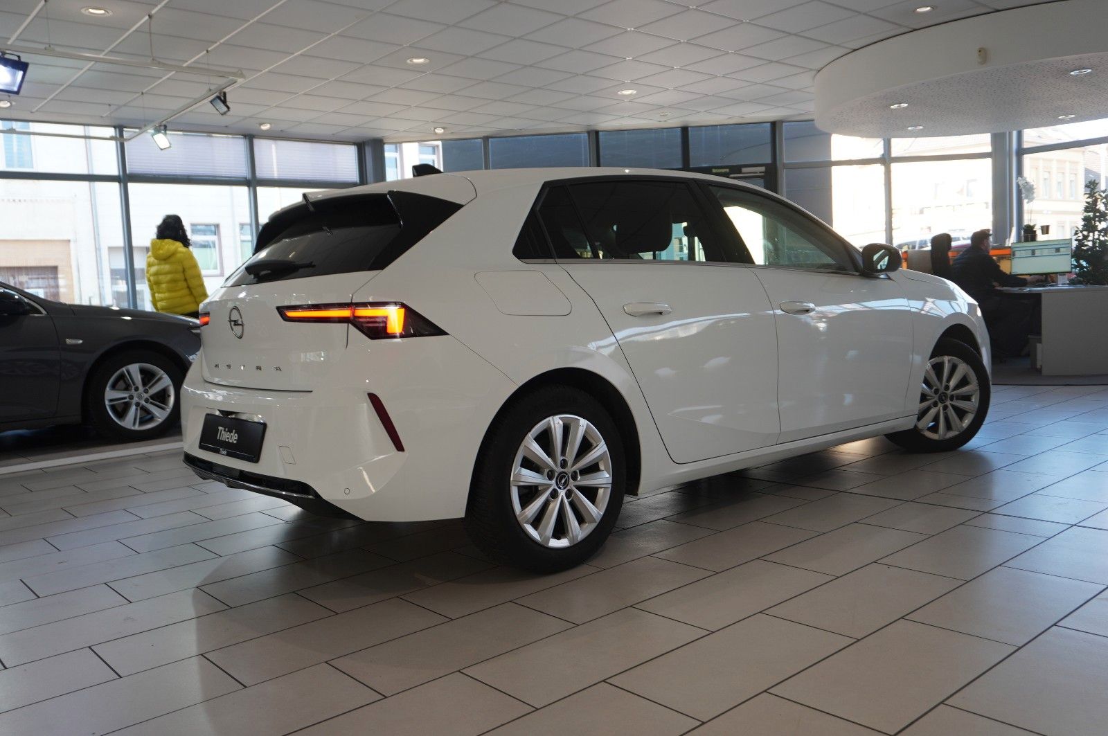 Fahrzeugabbildung Opel Astra L Lim. 1.2T ELEGANCE NAVI/LED/KAMERA/SPORT