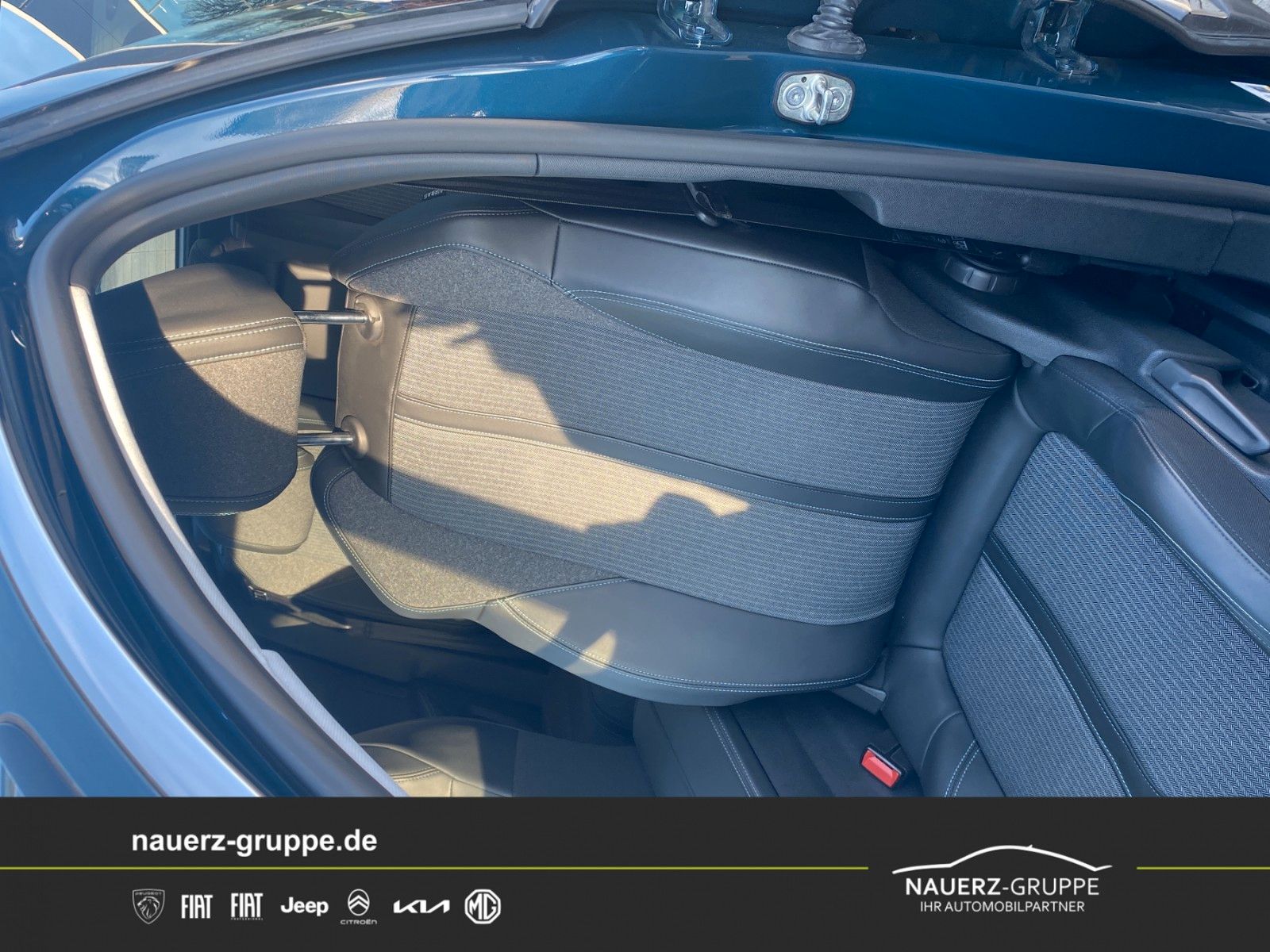 Fahrzeugabbildung Peugeot 3008 Hybrid 225 Allure