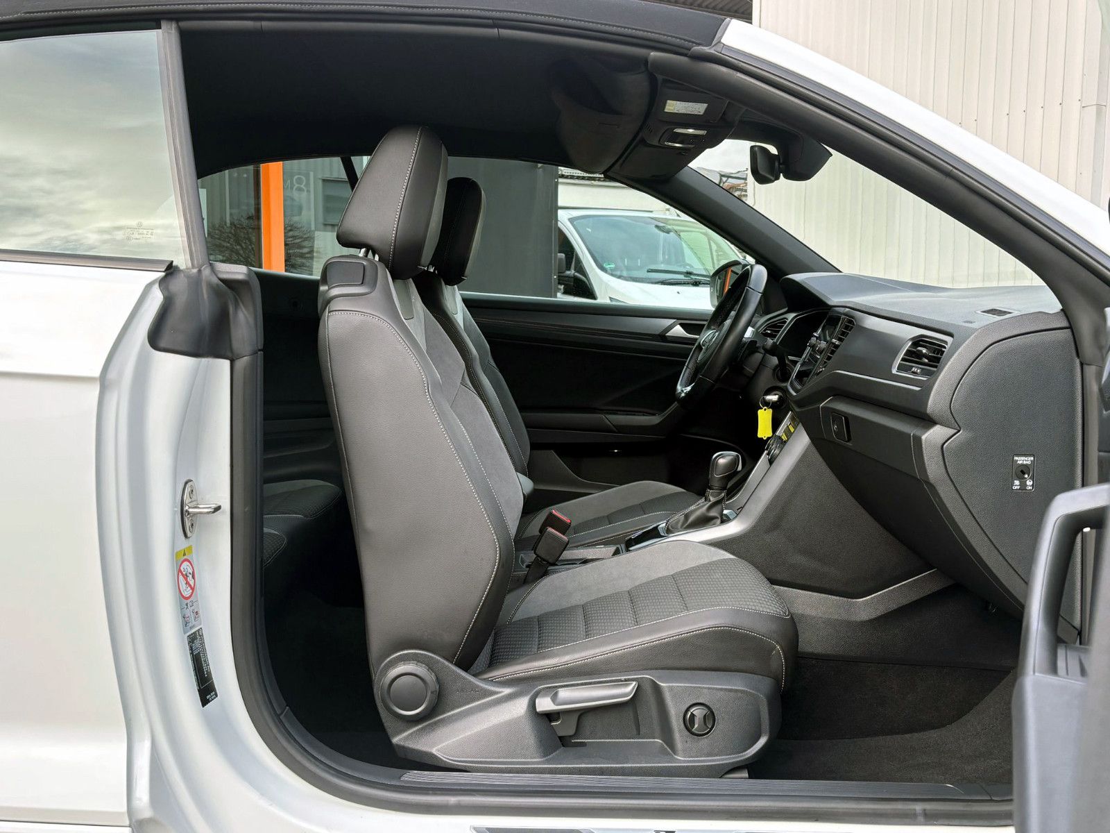 Fahrzeugabbildung Volkswagen T-Roc Cabrio 1.5TSI DSG R-Line ACC KAM LED SHZ