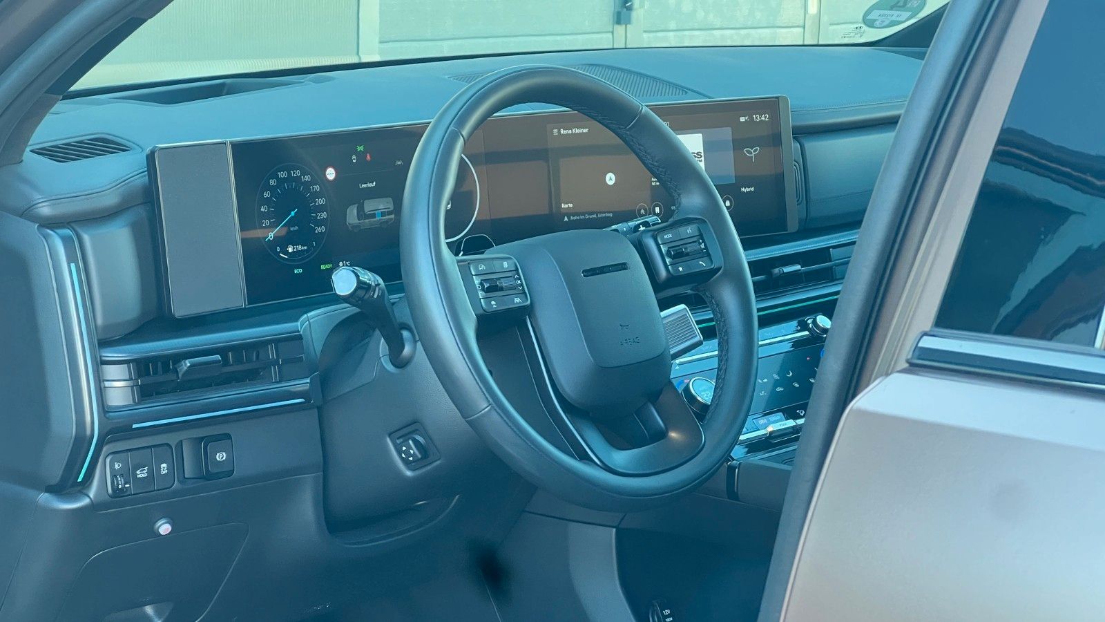 Fahrzeugabbildung Hyundai SANTA FE 1.6T-GDI HEV Blackline *Standhzg*AHK*