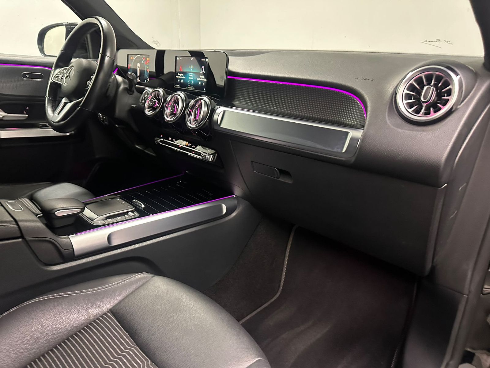 Fahrzeugabbildung Mercedes-Benz GLB 200 d 4MATIC DCT*NIGHT*AHK*KEYLESS*