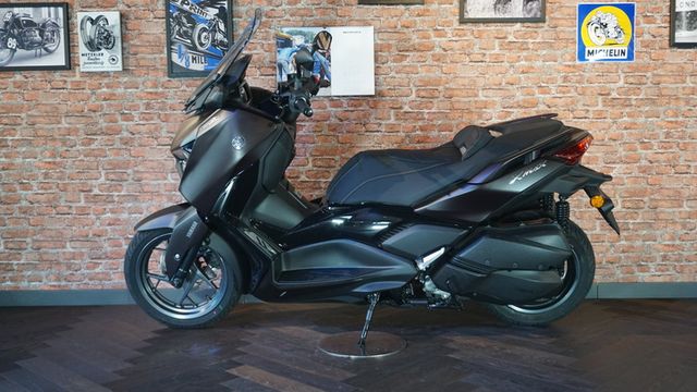 Yamaha X-MAX 300 TECH MAX DARK MAGMA