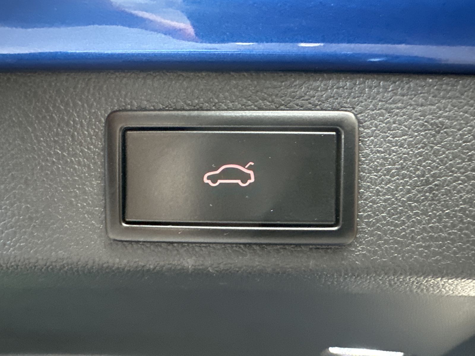 Fahrzeugabbildung SKODA Superb Combi 1.4 TSI iV DSG L&K NAV+LED+AHK+PANO