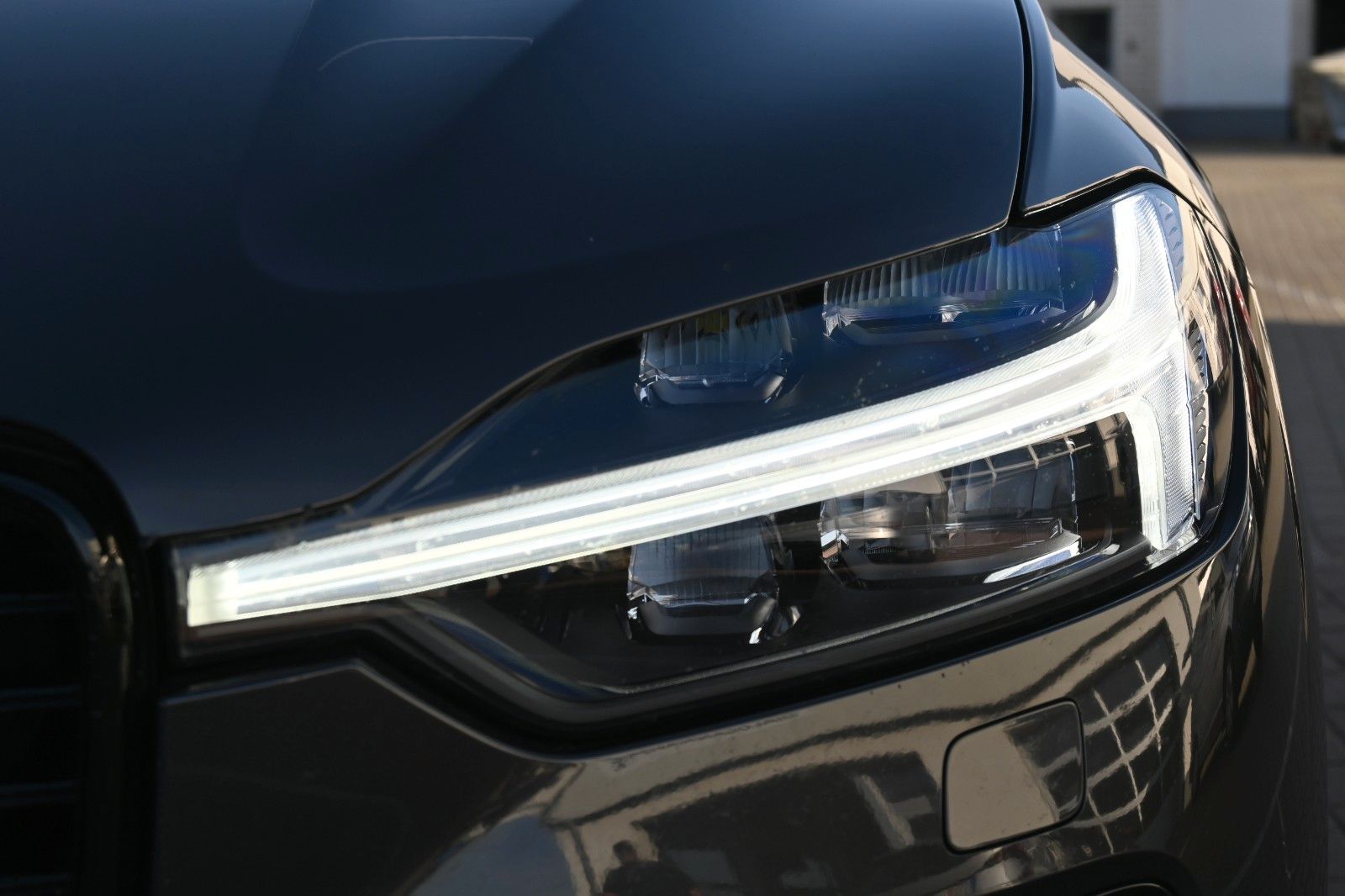 Fahrzeugabbildung Volvo XC60 T8 R-Design PHEV* AWD*AHK*NAV*ACC*PANO*