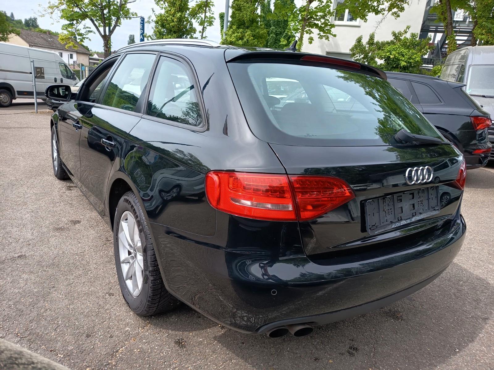 Audi A4 2010 — photo 7