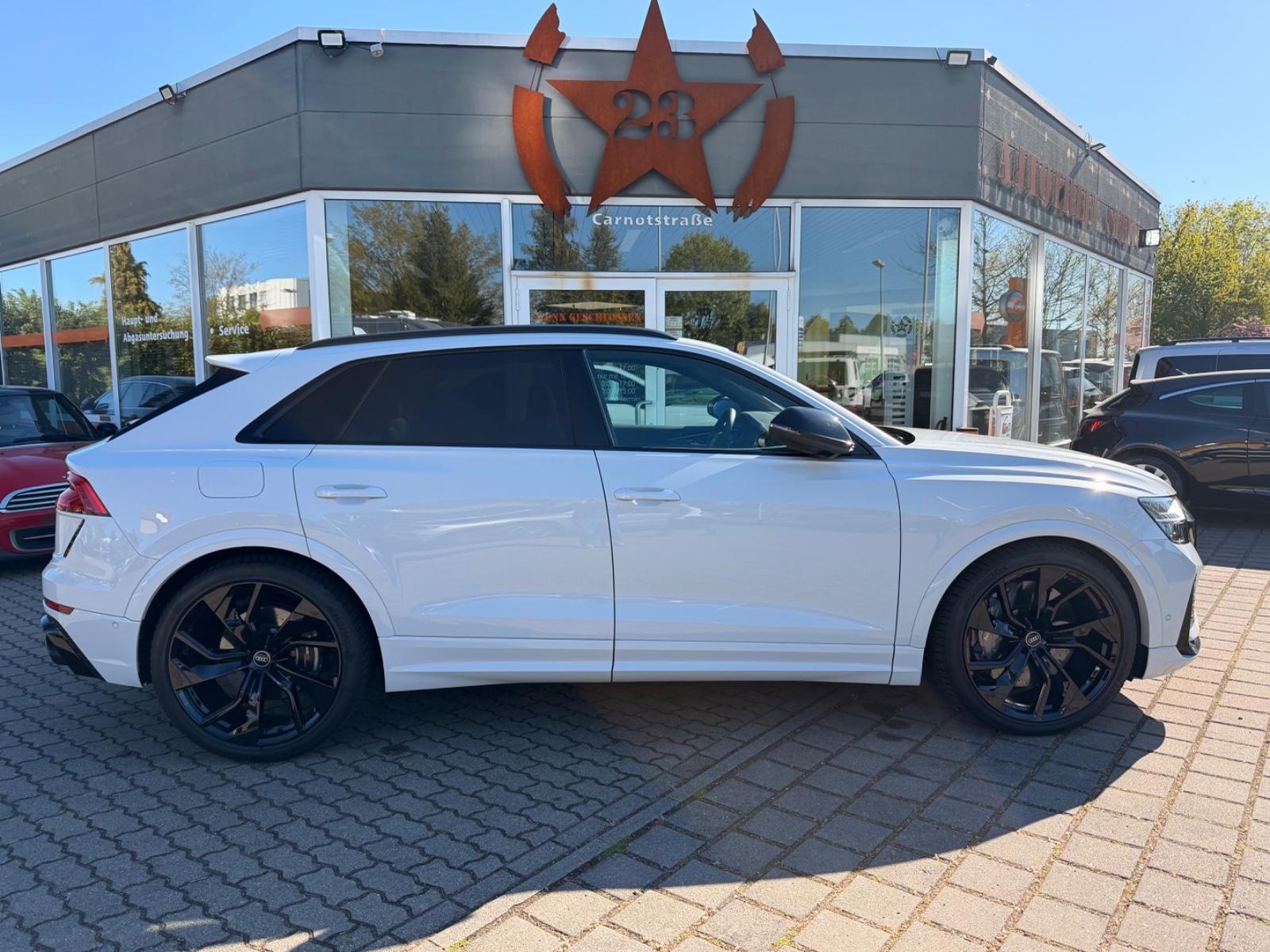 Audi RSQ8 4.0 TFSI quattro ,305km/h ,AHK,Panorama