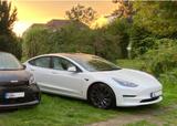 Tesla Model 3 Allradantrieb mit Dualmotor Performa...
