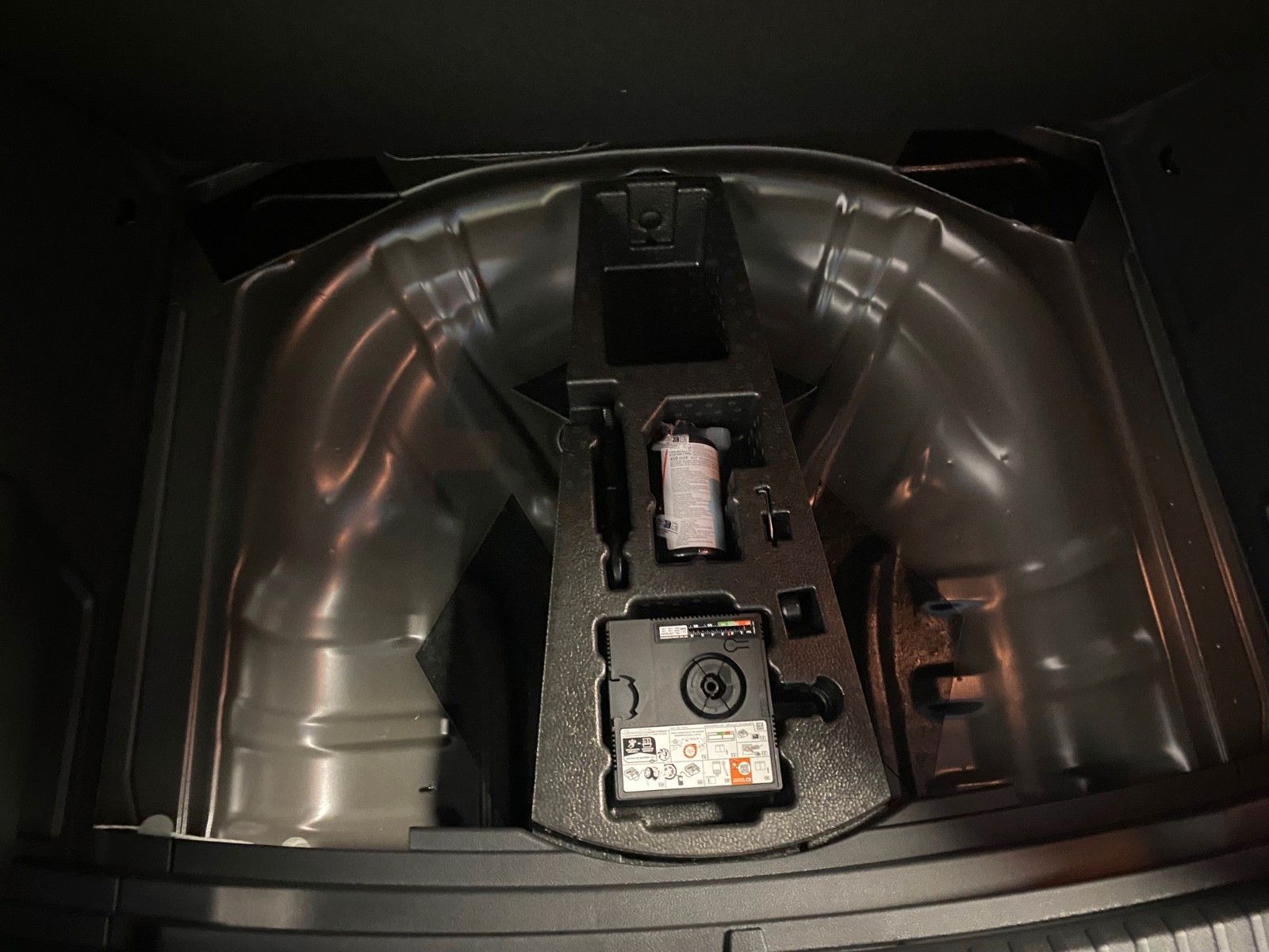 Fahrzeugabbildung SKODA Karoq 1.5 TSI DSG Selection+AHK+KAMERA+16"ALU+BC