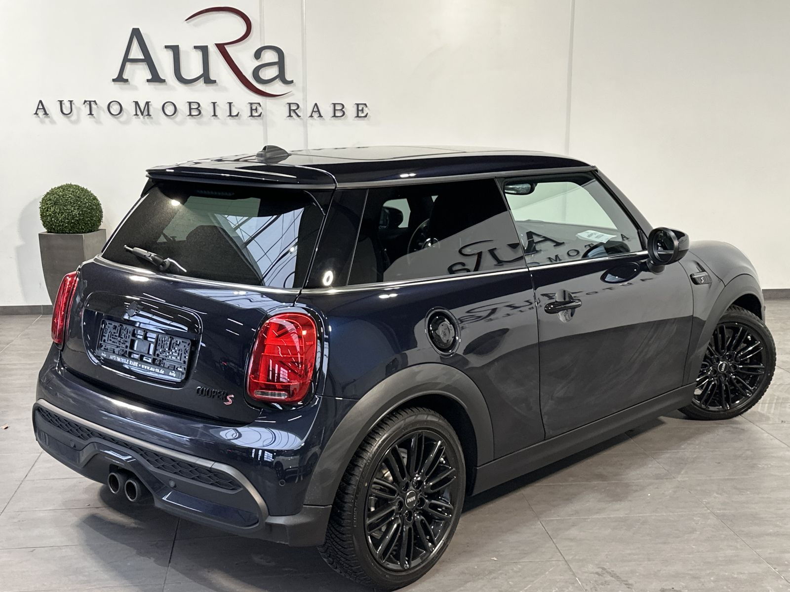 Fahrzeugabbildung MINI Cooper S Classic Trim NAV+LED+PANO+KAMERA+HEADUP