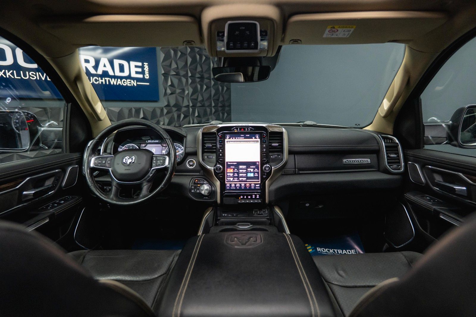 Fahrzeugabbildung Dodge RAM 5.7 V8 HEMI 4x4 LARAMIE LPG *Unfallfrei*Pano