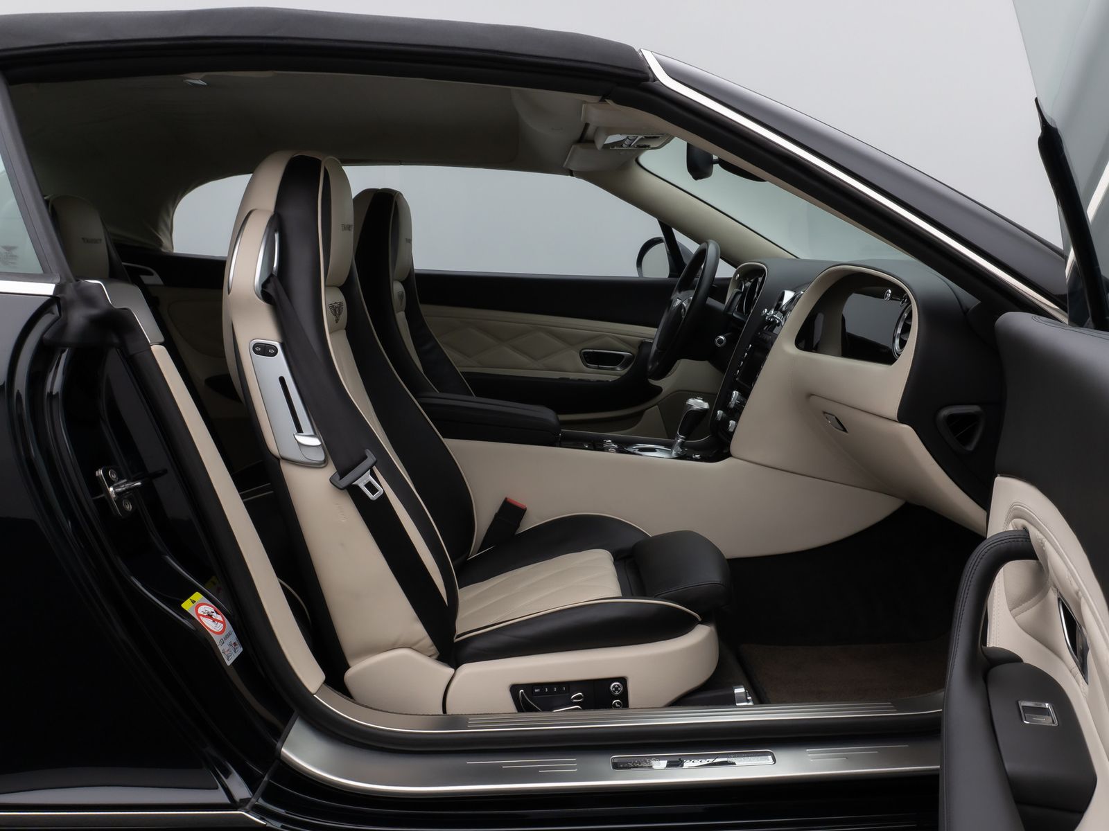 Fahrzeugabbildung Bentley Continental GTC MANSORY Speed Massage VOLL