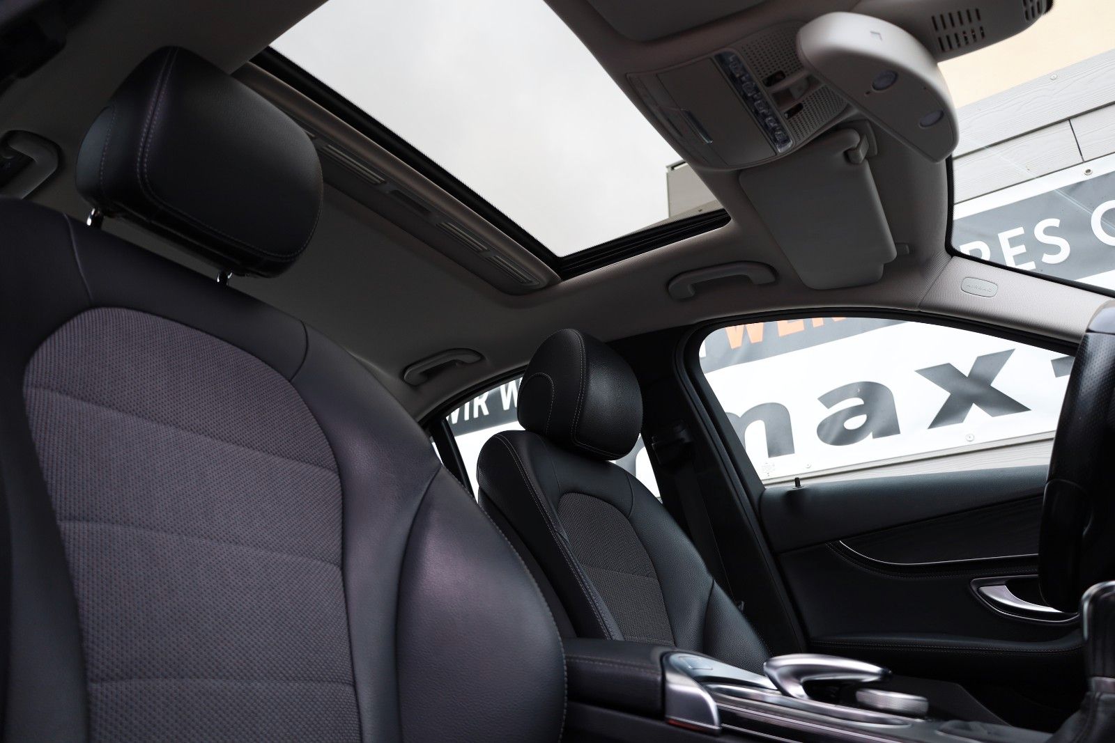 Fahrzeugabbildung Mercedes-Benz C180 CGI Lim T.Leder,Navi,LED,SD,SH,PDC,SR+WR